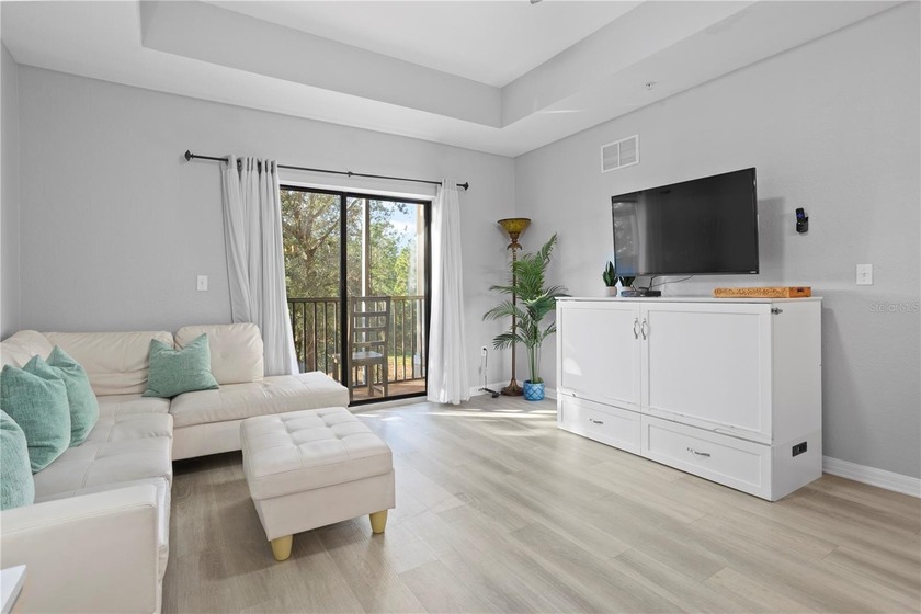 Under contract-accepting backup offers. Welcome to this - photo 10