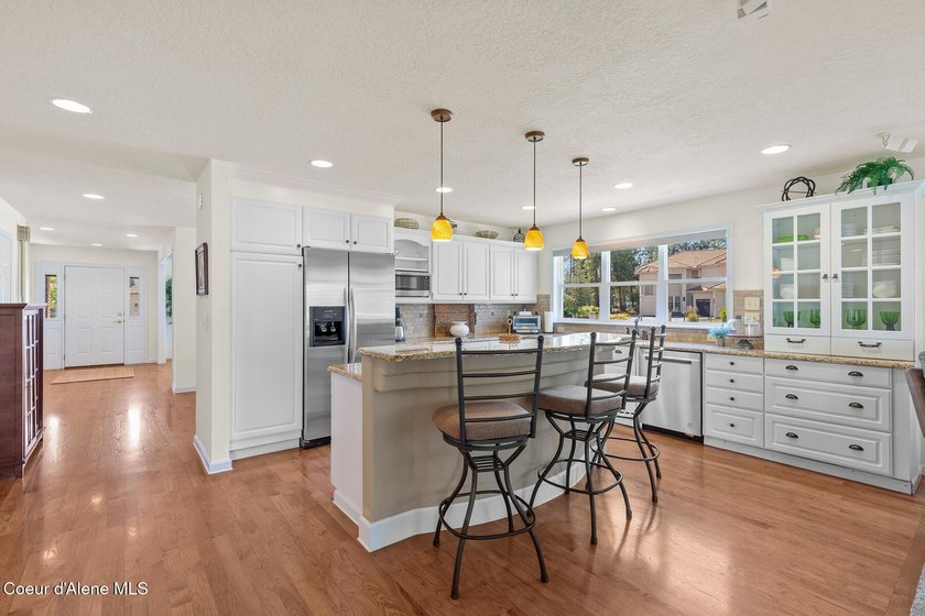 True single level living in this lovely zero-entry home in the - photo 11