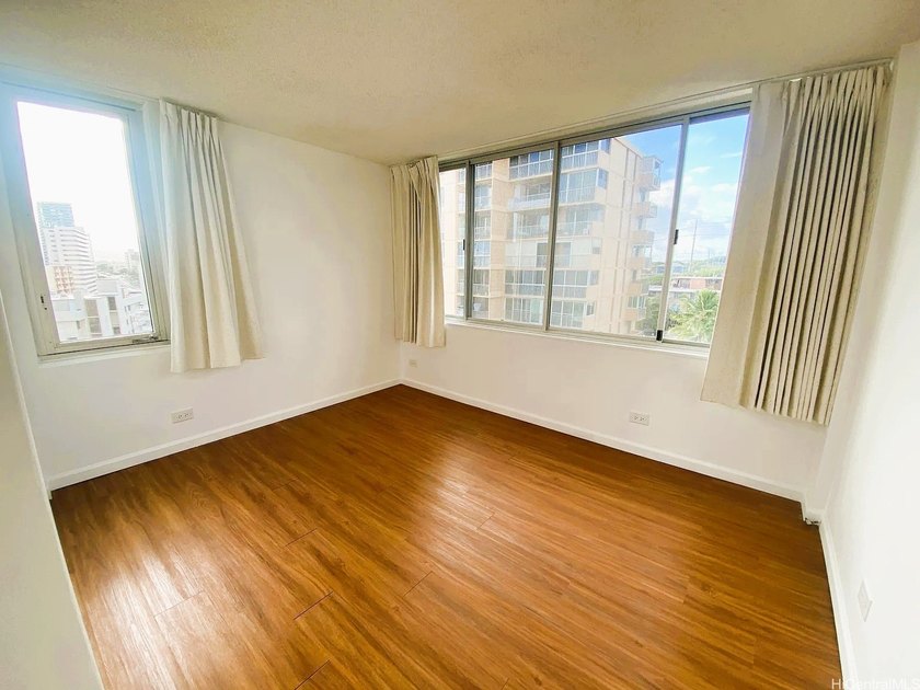 Welcome to Ocean Vista Apartments! This well-maintained - photo 11