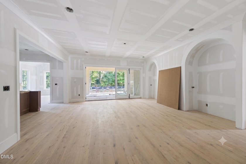 Crafted by Wagoner Homes, this extraordinary 5,032-square-foot - photo 11