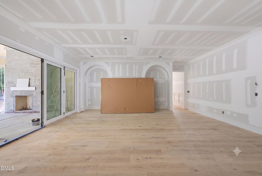 Crafted by Wagoner Homes, this extraordinary 5,032-square-foot - photo 12