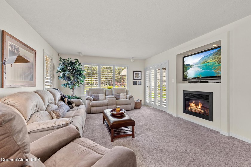 True single level living in this lovely zero-entry home in the - photo 14