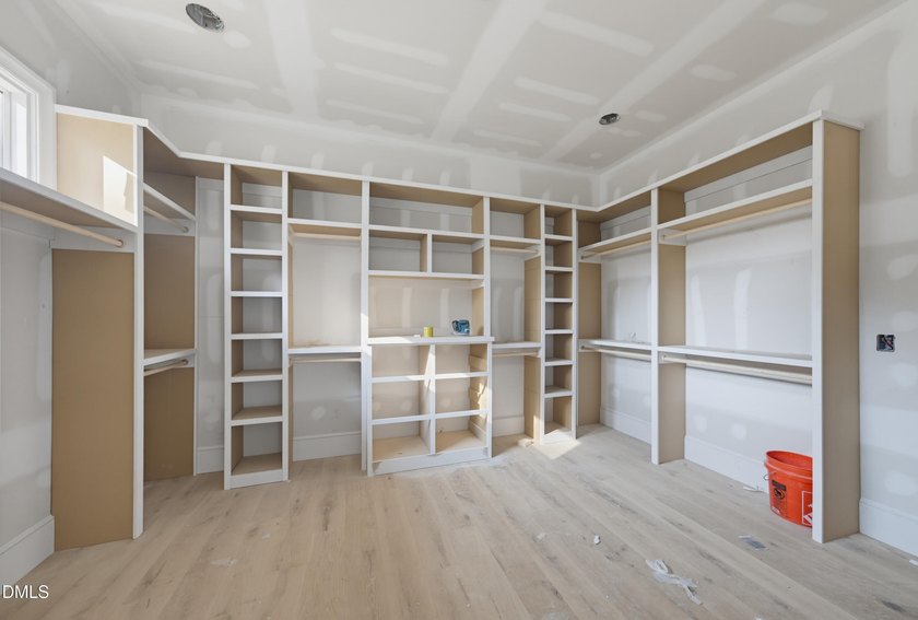 Crafted by Wagoner Homes, this extraordinary 5,032-square-foot - photo 18