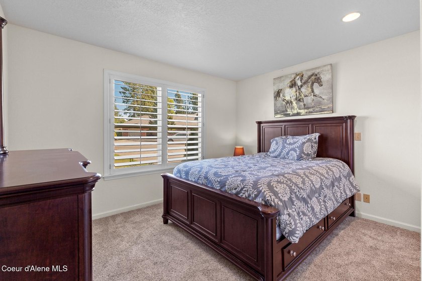 True single level living in this lovely zero-entry home in the - photo 20