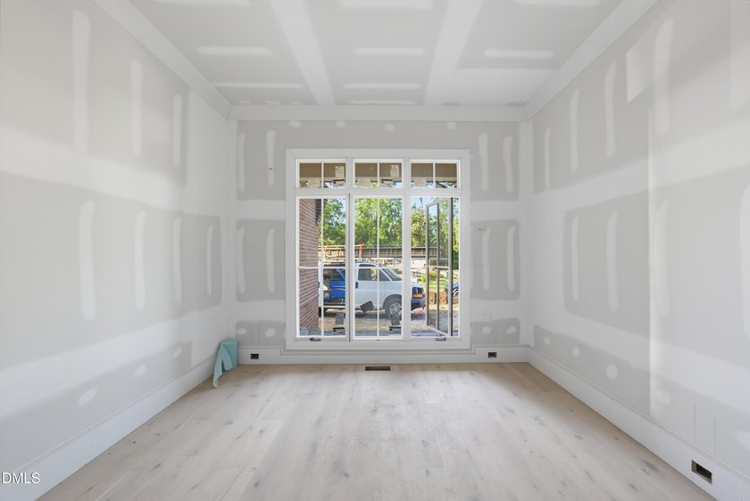 Crafted by Wagoner Homes, this extraordinary 5,032-square-foot - photo 23