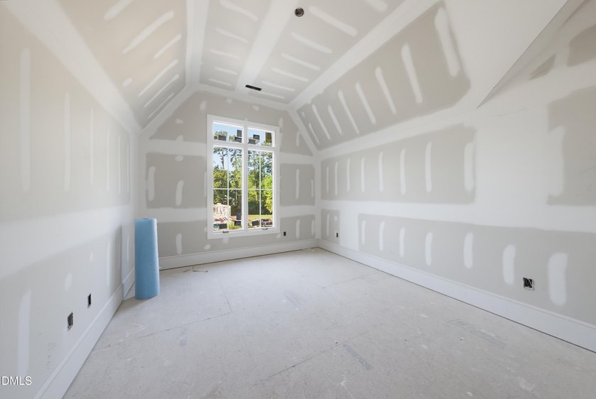 Crafted by Wagoner Homes, this extraordinary 5,032-square-foot - photo 34