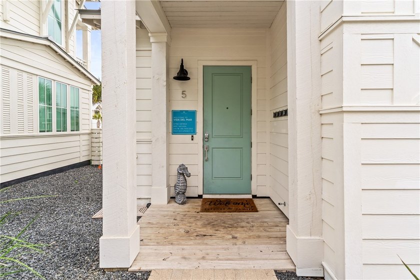 Welcome to effortless coastal living in this beautifully - photo 3