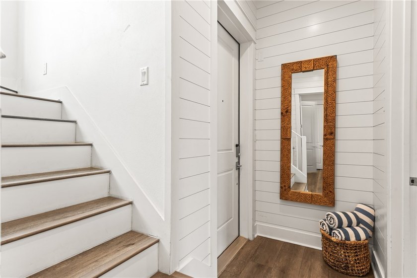 Welcome to effortless coastal living in this beautifully - photo 4