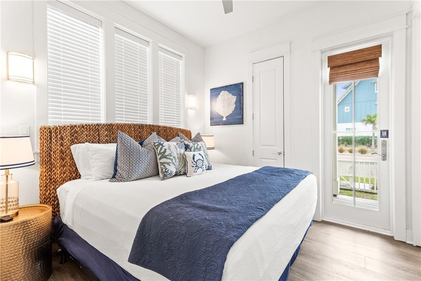 Welcome to effortless coastal living in this beautifully - photo 6