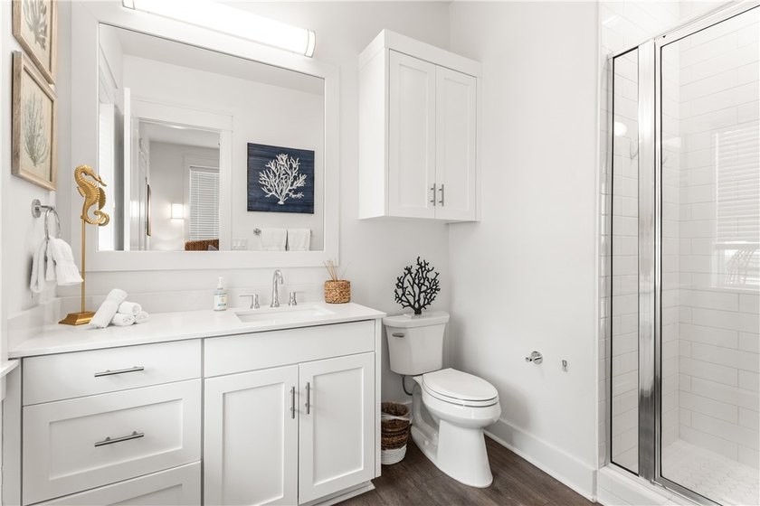 Welcome to effortless coastal living in this beautifully - photo 8