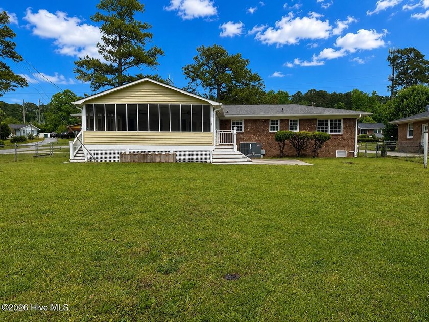 Charming 3-bedroom, 2-bath home located in the highly desirable - photo 3