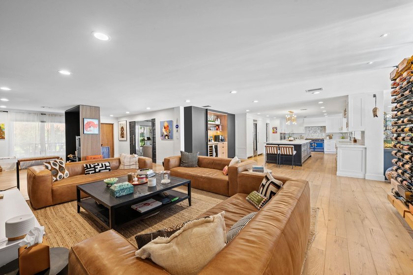 Stunning waterfront estate in prestigious Coral Ridge Country - photo 11