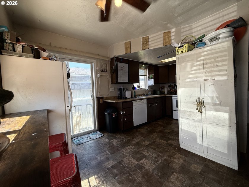 Rare Brookings Investment Opportunity! Two detached homes on one - photo 24
