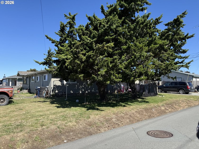 Rare Brookings Investment Opportunity! Two detached homes on one - photo 38