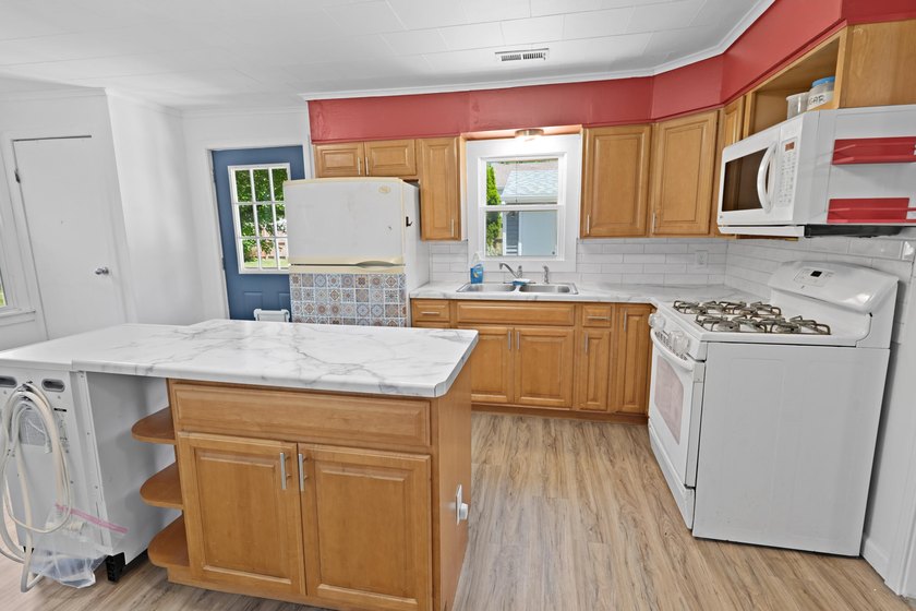 A great opportunity to own an affordable home in a competitive - photo 8