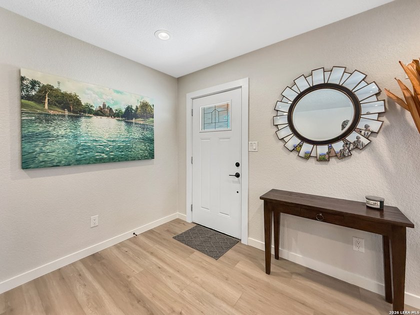 This stylish cottage, centrally located in the heart of town - photo 8
