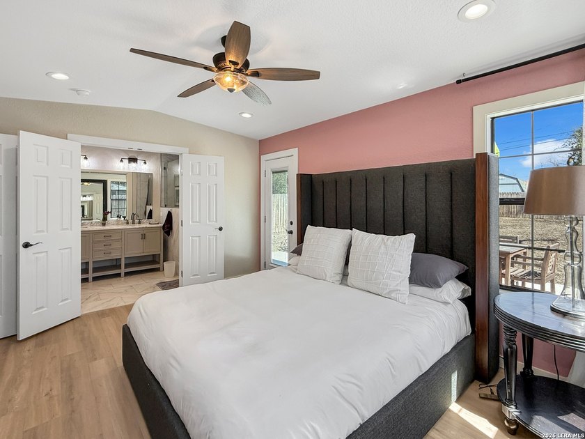 This stylish cottage, centrally located in the heart of town - photo 10