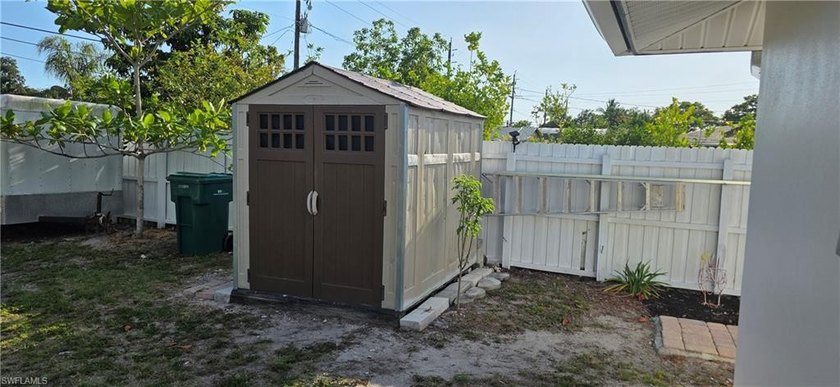 This Beautiful property is offering 3 spacious bedrooms, 2 baths - photo 11