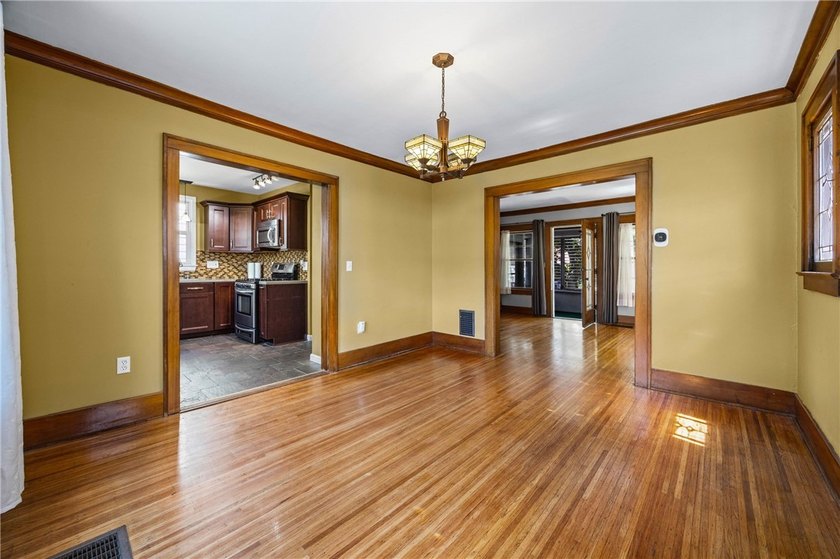 WELCOME to 24 Martinot Ave, where CLASSIC CHARM &amp; CHARACTER meet - photo 12