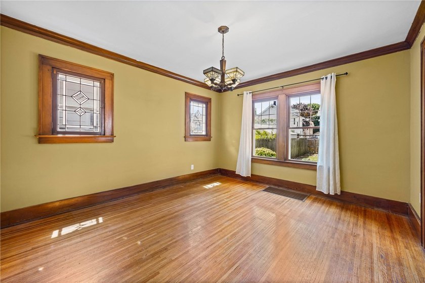 WELCOME to 24 Martinot Ave, where CLASSIC CHARM &amp; CHARACTER meet - photo 14