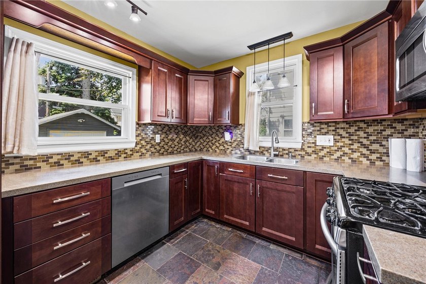 WELCOME to 24 Martinot Ave, where CLASSIC CHARM &amp; CHARACTER meet - photo 17