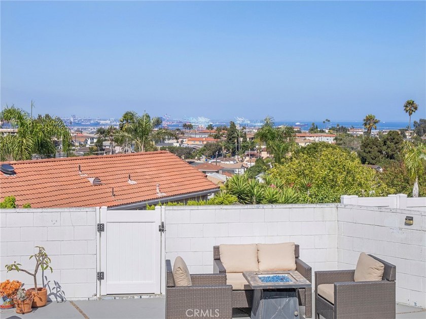 Welcome to a home where timeless charm meets breathtaking harbor - photo 18