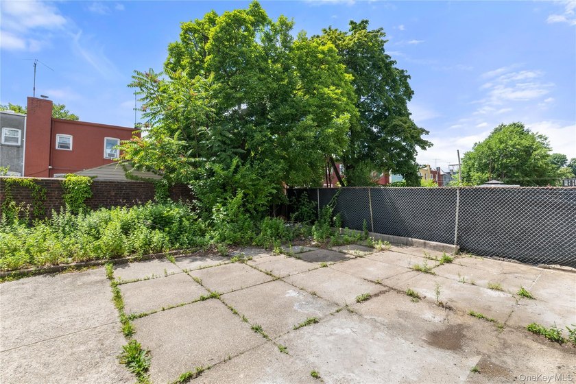 Welcome to 3321 Fish Avenue, Bronx, NY! This beautifully - photo 21
