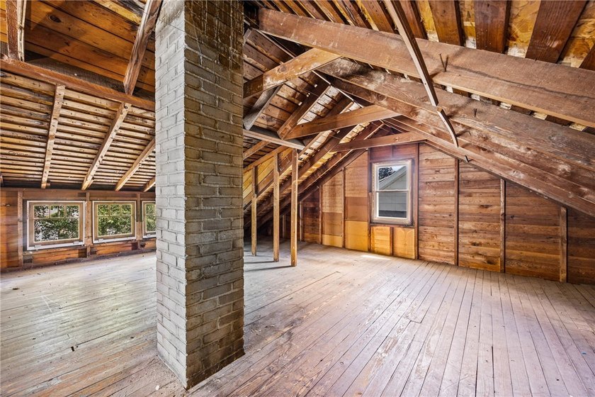 WELCOME to 24 Martinot Ave, where CLASSIC CHARM &amp; CHARACTER meet - photo 31