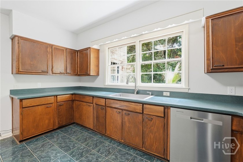 New Roof! A charming colonial two-story featuring Savannah Grey - photo 12