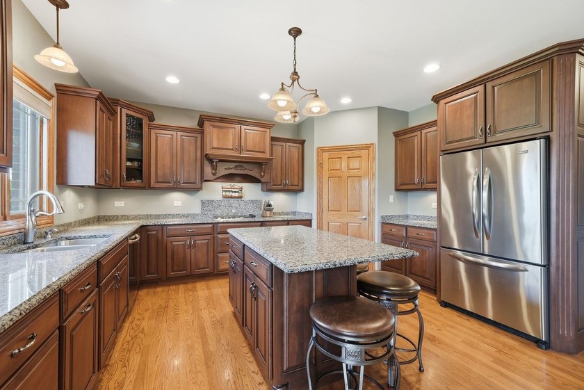 Welcome to your half-acre Sunset Lakes oasis! This custom-built - photo 12