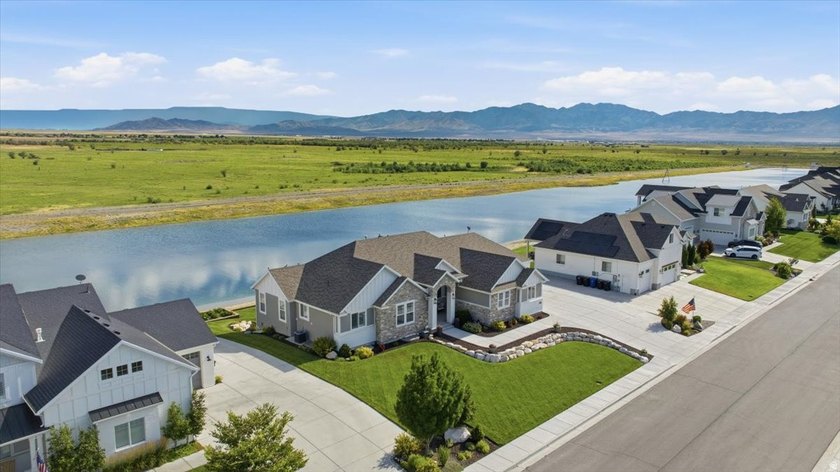 Live at The Pier-Stansbury Park's exclusive gated wakeboard-lake - photo 4