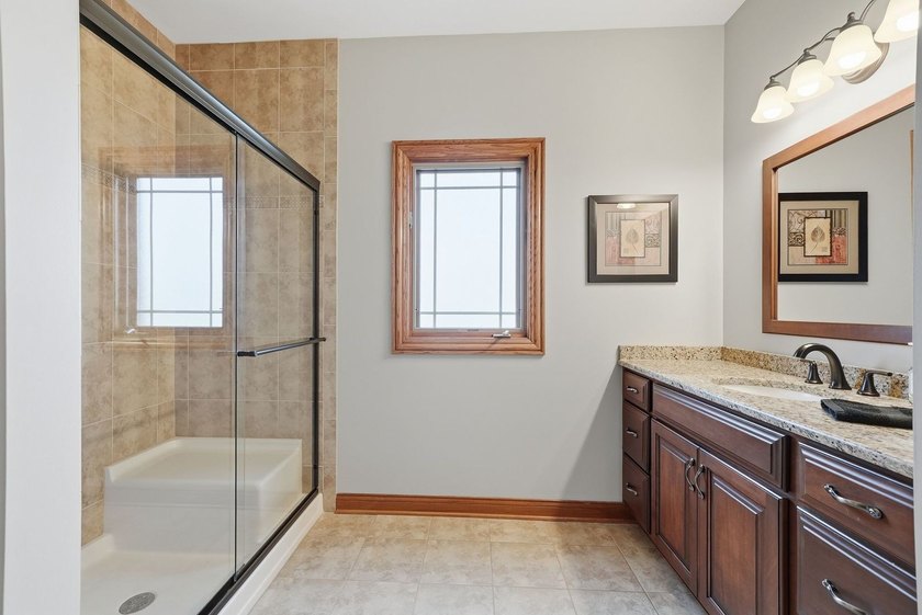 Welcome to your half-acre Sunset Lakes oasis! This custom-built - photo 15