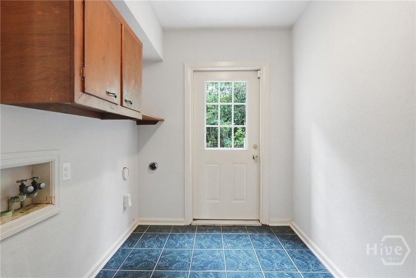 New Roof! A charming colonial two-story featuring Savannah Grey - photo 17