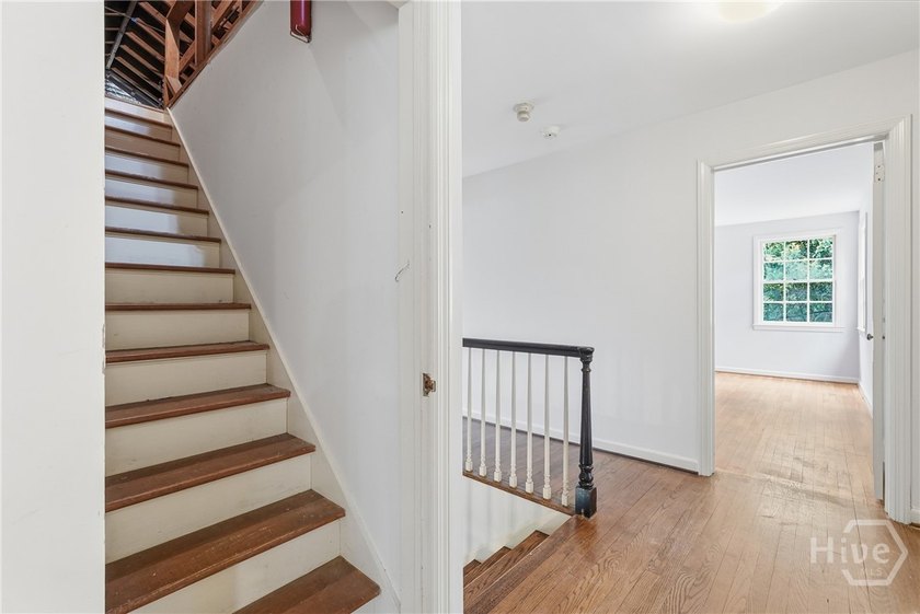 New Roof! A charming colonial two-story featuring Savannah Grey - photo 30