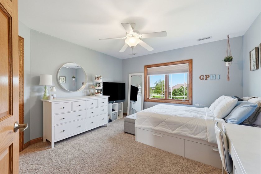 Welcome to your half-acre Sunset Lakes oasis! This custom-built - photo 30