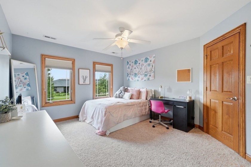 Welcome to your half-acre Sunset Lakes oasis! This custom-built - photo 32