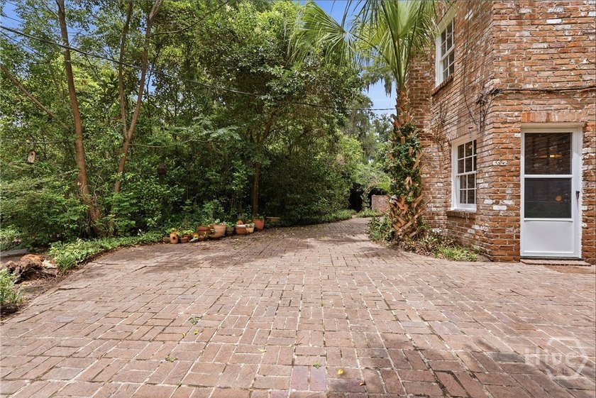 New Roof! A charming colonial two-story featuring Savannah Grey - photo 33