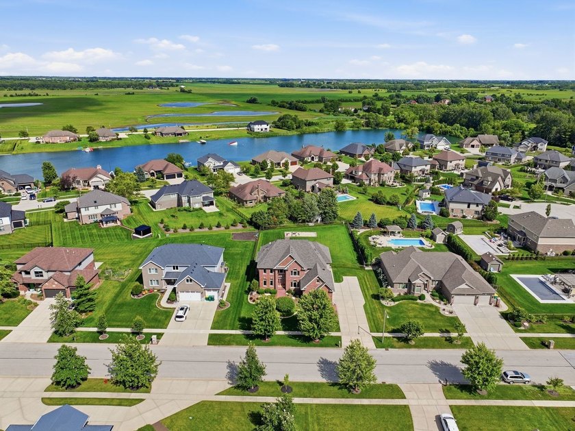 Welcome to your half-acre Sunset Lakes oasis! This custom-built - photo 45