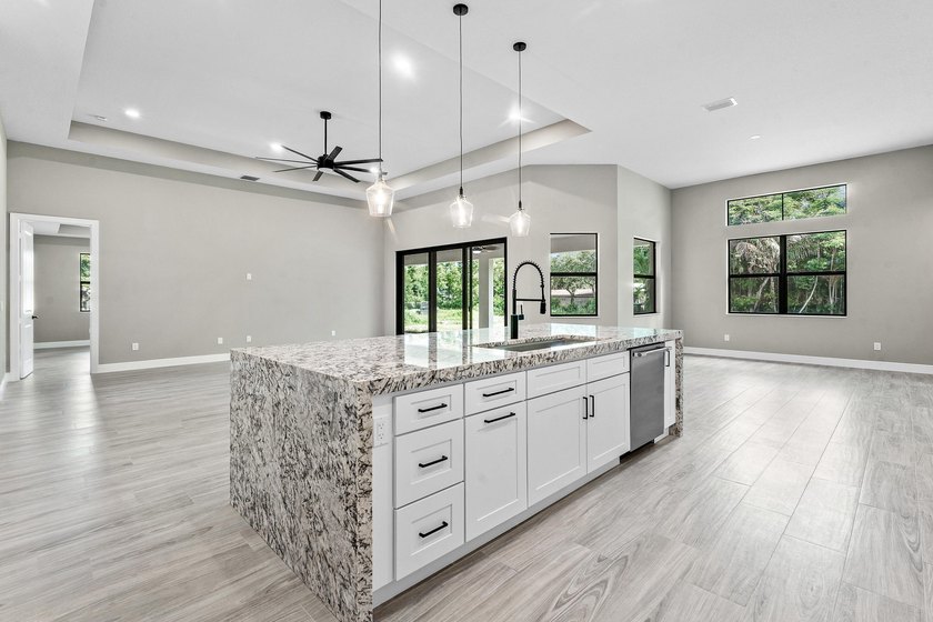 Exceptional new construction in Jupiter Farms with high-end - photo 13
