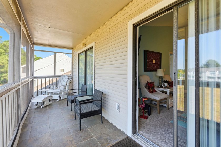 Welcome to this beautifully updated, 2-bedroom, 2-bath end-unit - photo 16