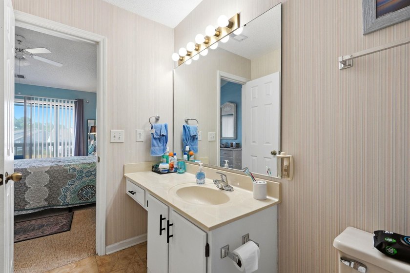 Welcome to this beautifully updated, 2-bedroom, 2-bath end-unit - photo 21