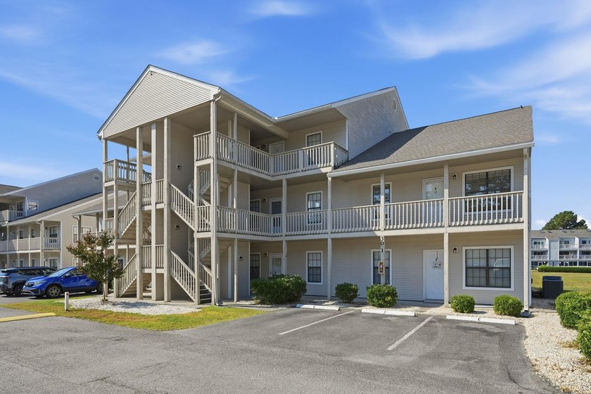 Welcome to this beautifully updated, 2-bedroom, 2-bath end-unit - photo 31