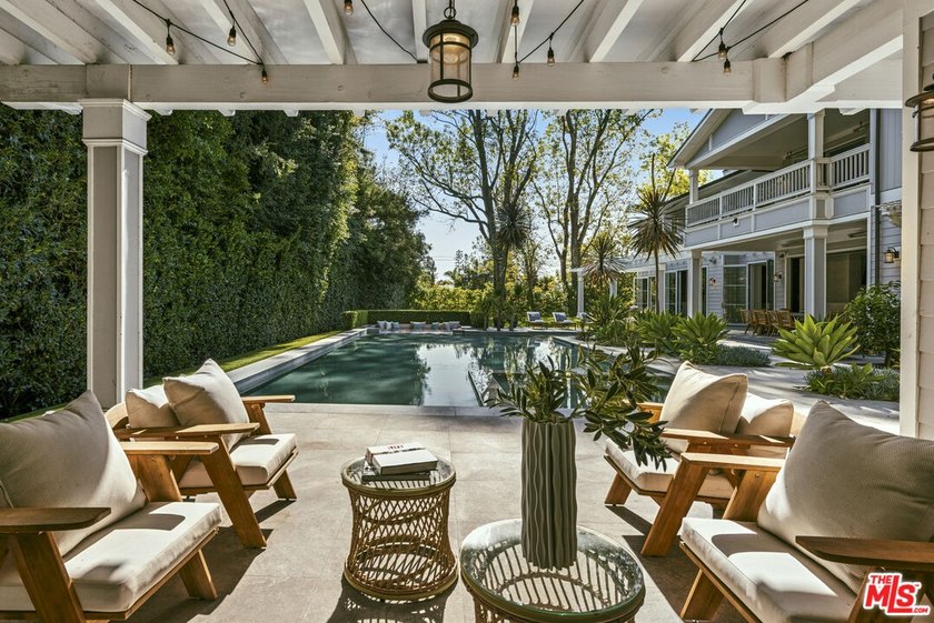 Located in Brentwood's prestigious Grove Estates, this nearly 14 - photo 40