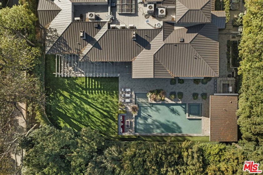 Located in Brentwood's prestigious Grove Estates, this nearly 14 - photo 45