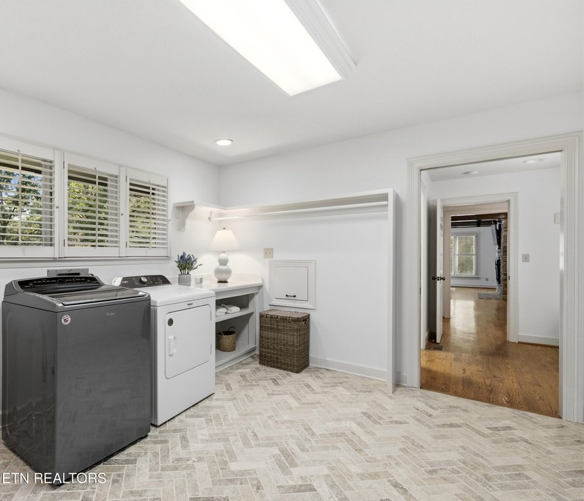 A Riverbend gem! This relaxed and inviting home sits on two lots - photo 11