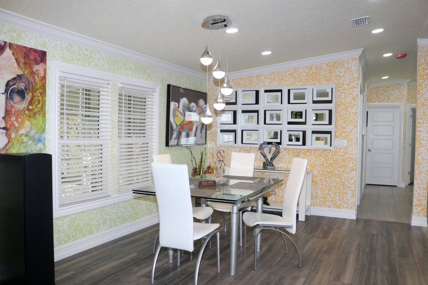 Stunning Key West-Inspired Gem in Sarasota's Premier 55+ Resort - photo 17