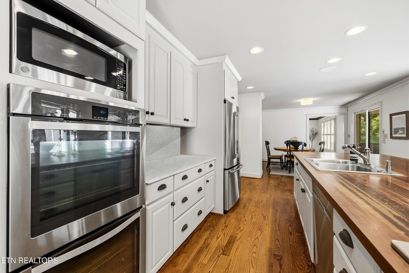 A Riverbend gem! This relaxed and inviting home sits on two lots - photo 18