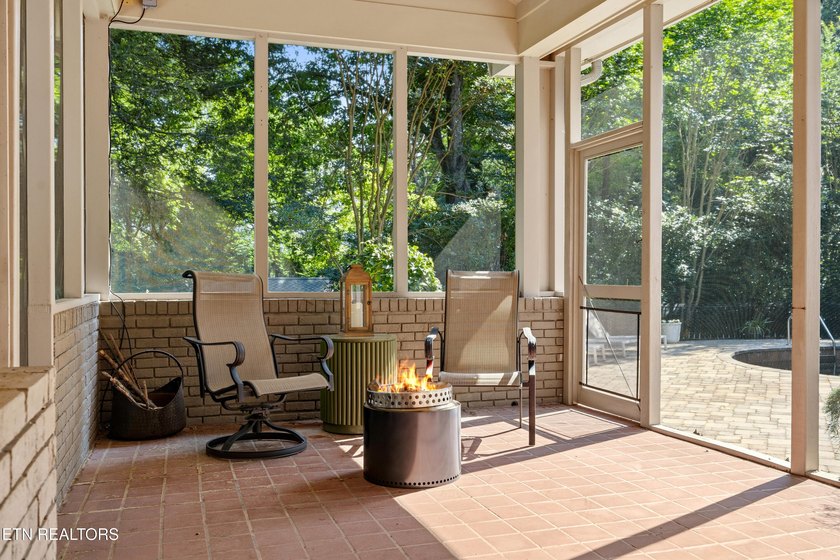 A Riverbend gem! This relaxed and inviting home sits on two lots - photo 23
