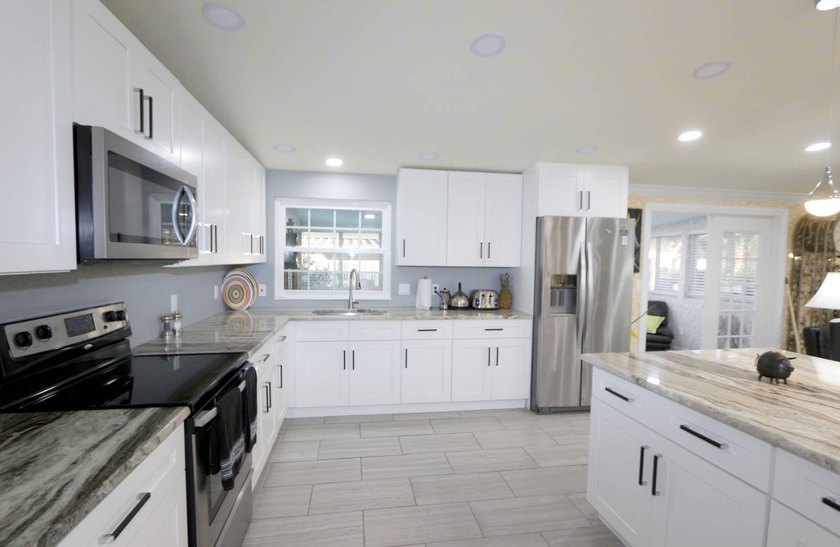 Stunning Key West-Inspired Gem in Sarasota's Premier 55+ Resort - photo 24