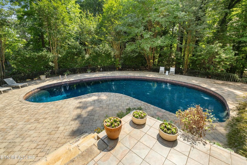 A Riverbend gem! This relaxed and inviting home sits on two lots - photo 25